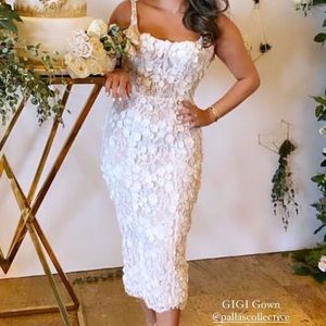 AU size 8 - Approx (US 4) but fits like a size 2. My height- 5 foot.